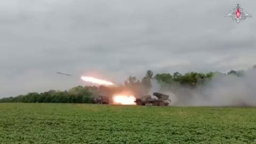 "They are constantly bombing us!" Russia advances in Sumy, Zelensky