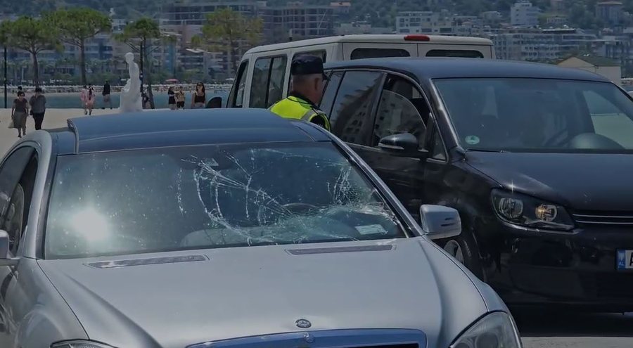 Makina me shpejtësi përplas të moshuarin në Vlorë