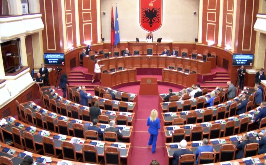 Me 71 vota, Parlamenti i Shqipërisë miraton ndryshimet në