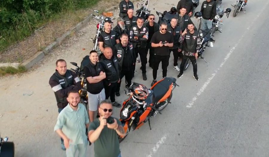 Around 100 motorists 'invade' the streets of Albanian cities