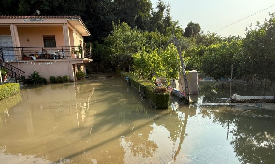 2 houses flooded in the village of Xhyherinë, Vlora