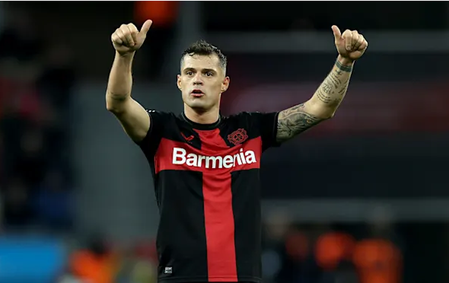 Milan alla-shqiptar, Tare pas Modriç i vë syrin Granit Xhakës
