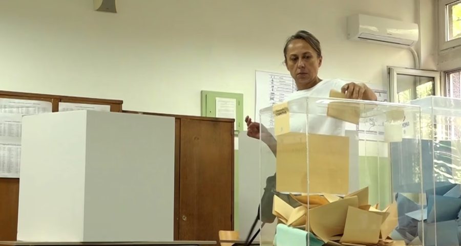 Zgjedhjet në dy komuna lokale, test për Vuçiqin