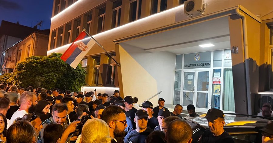 Pushteti dhe opozita shpallin fitore në Kosjeriq dhe Zajeçar të
