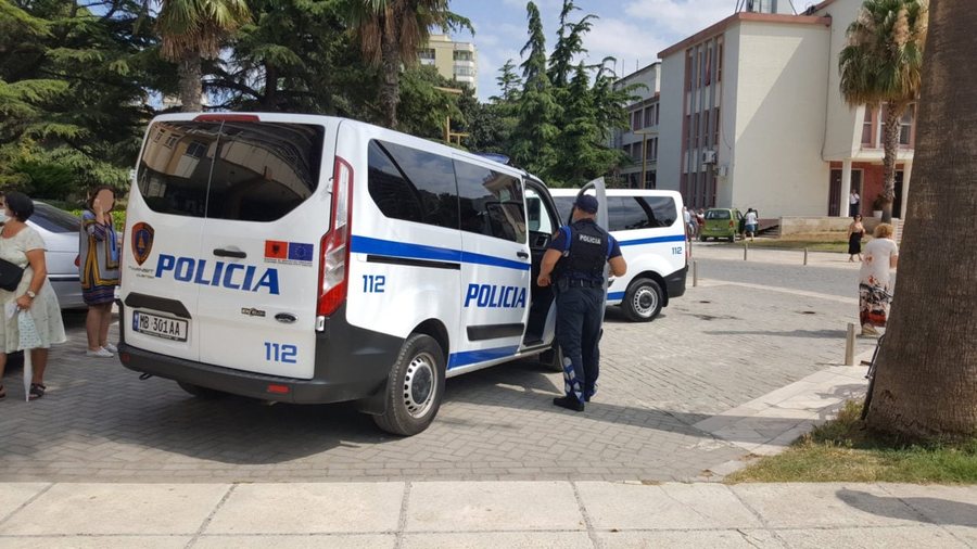 Plagoset me armë një person në Shkodër