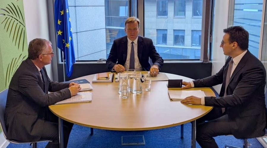 Analiza: A ka Qeveria në detyrë e Kosovës legjitimitet për