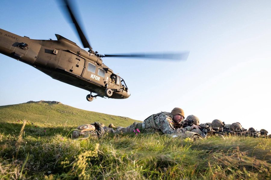 Ushtarë të aviacionit amerikan, stërvitje me helikopter