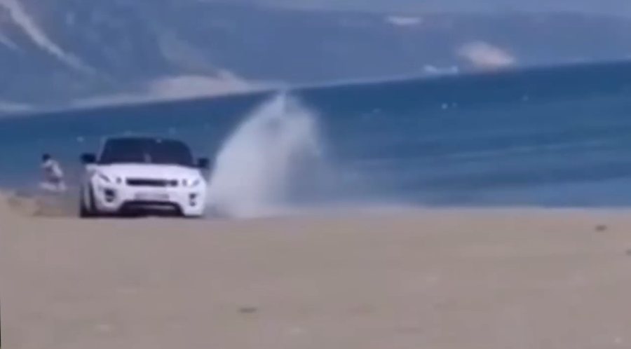 Drifting on Velipoja beach, vehicle blocked
