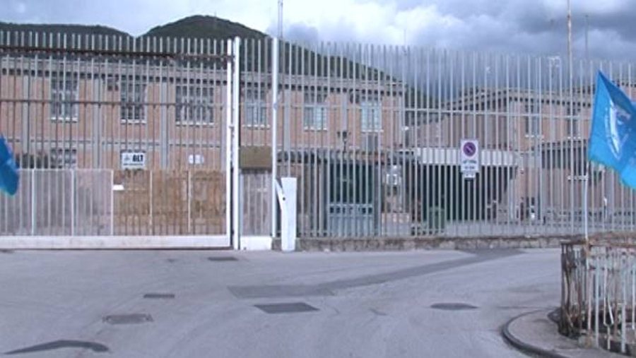 Sulmoi punonjësin e burgut, arrestohet 32-vjeçari në Fieri