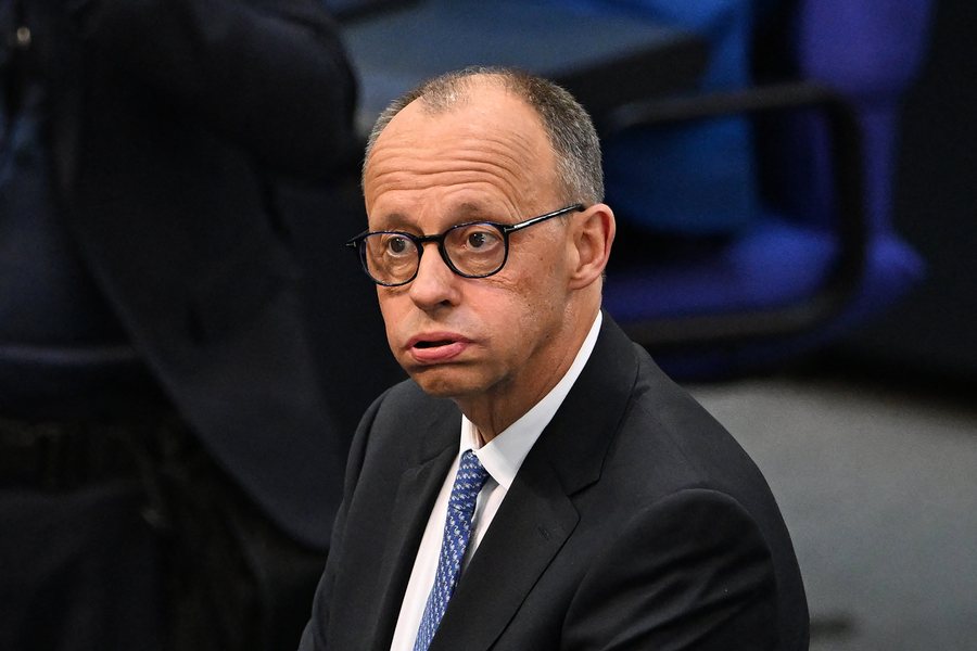 Merz telefonon Netanyahun, i kërkon “të ulë