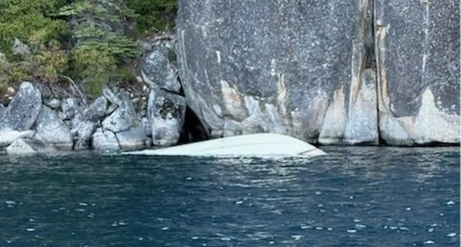 6 të vdekur dhe dy të zhdukur pas përmbysjes së një