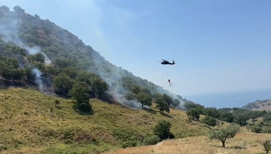 Situata nga zjarri në Pilur ende jashtë kontrollit, ndërhyhet me