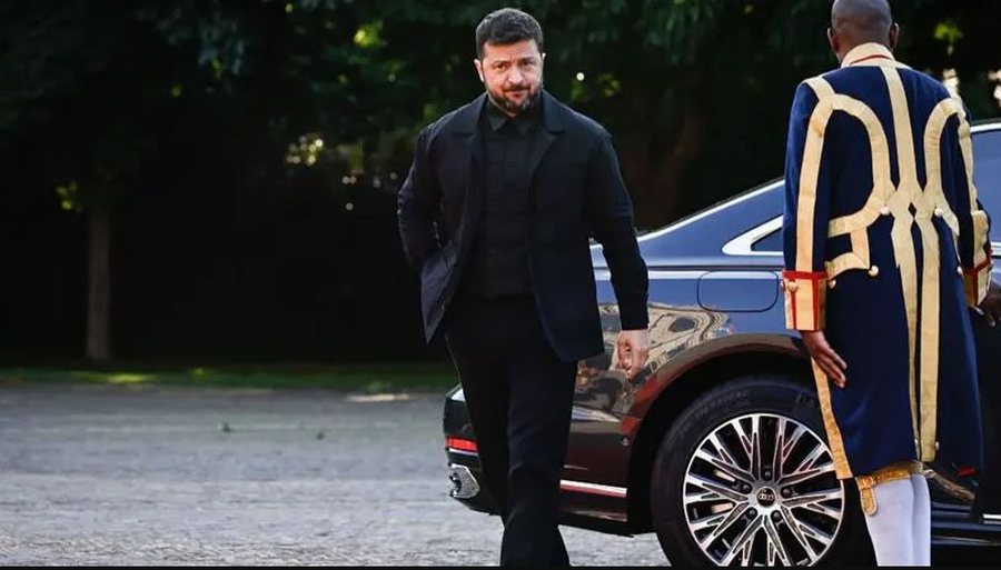 Zelensky ndërron “look”, heq uniformën ushtarake në