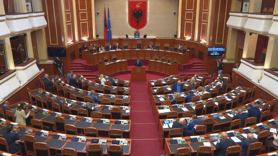 Vetëm Dashnor Sula nga PD në sallë, Rama voton 4 projektligje