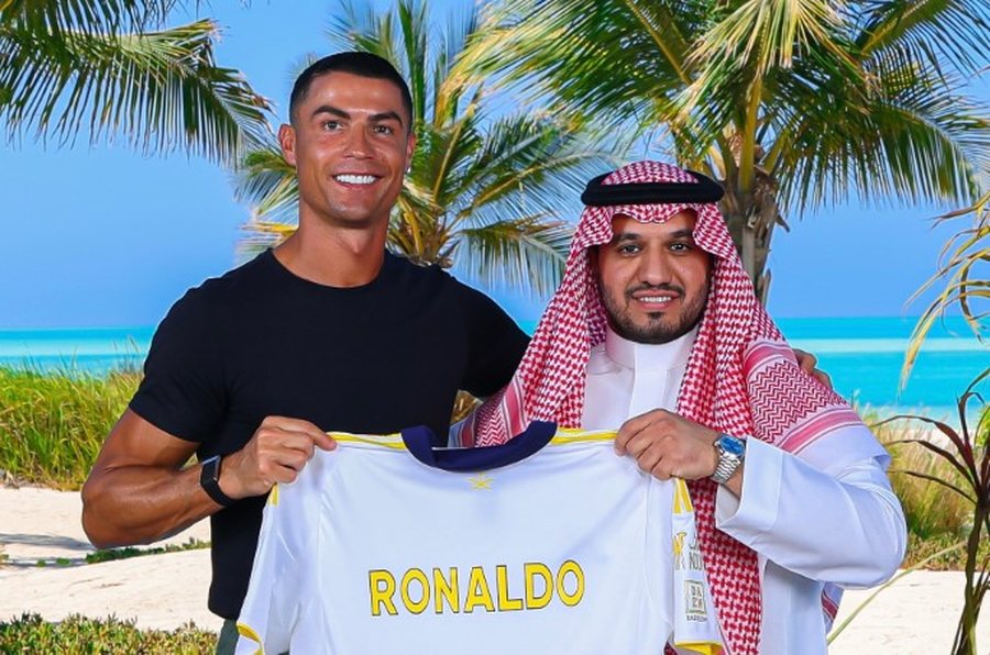 Cristiano Ronaldo zyrtarizon të ardhmen
