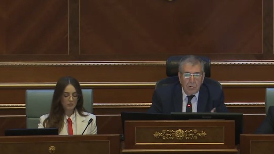 Kryesuesi i seancës në Kosovë fton partitë politike për