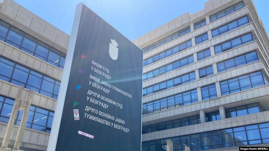 Pesë të dyshuar në Serbi për cenim të rendit kushtetues