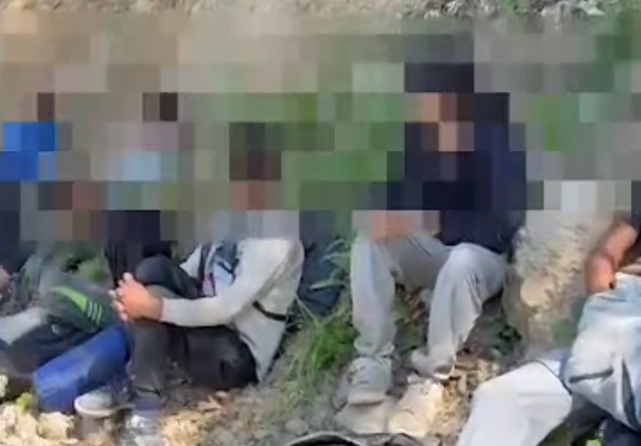 Braktis makinën me 8 emigrantë dhe arratiset pas përplasjes,