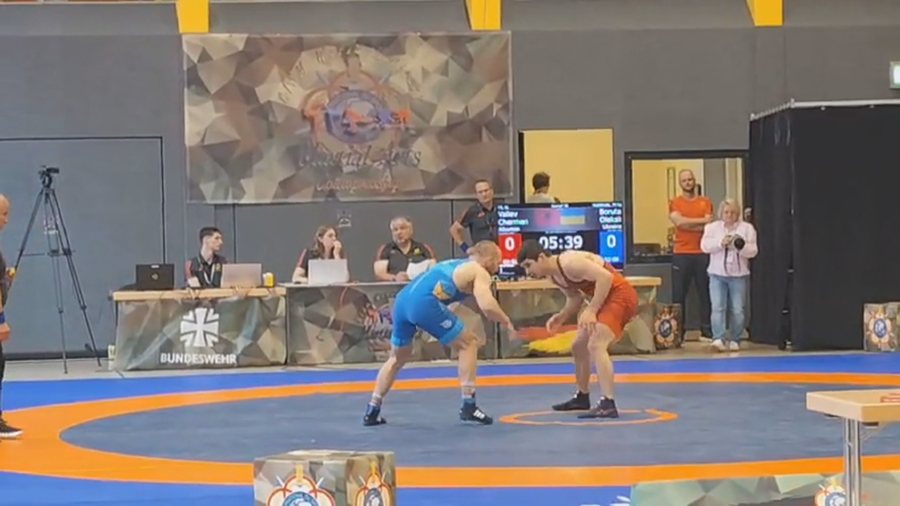 Botërori i forcave ushtarake, mundësi Chermen Valiev i dhuron medalje