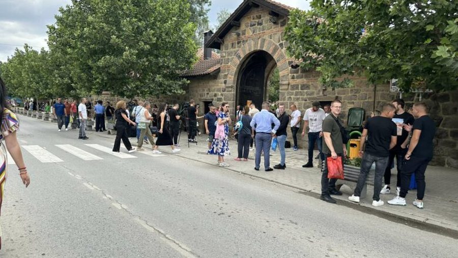 Vidovdani, serbët mblidhen në Manastirin e Graçanicës.