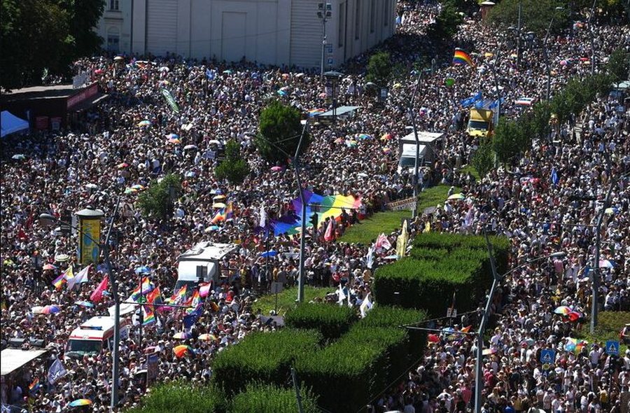 Një valë nga e gjithë Evropa në paradën LGBTQ+ në