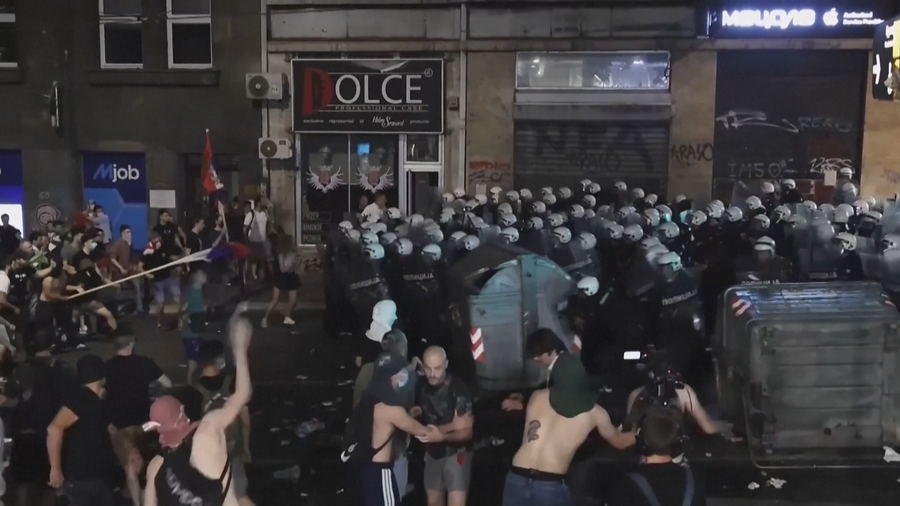 Students' ultimatum expires, Serbia engulfed in violence and chaos of