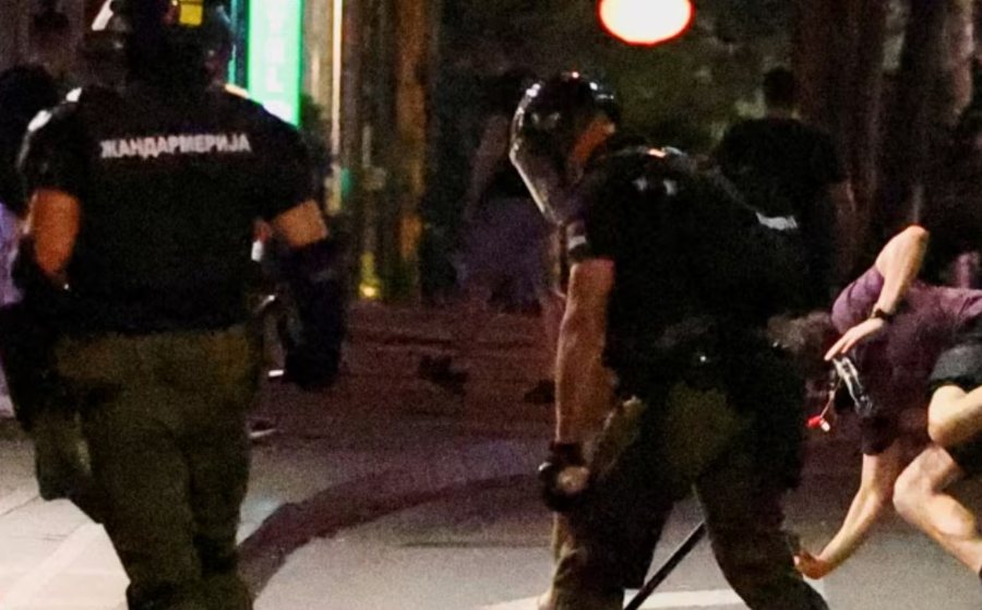 Beograd, 77 persona të ndaluar në protestë, Vuçiq