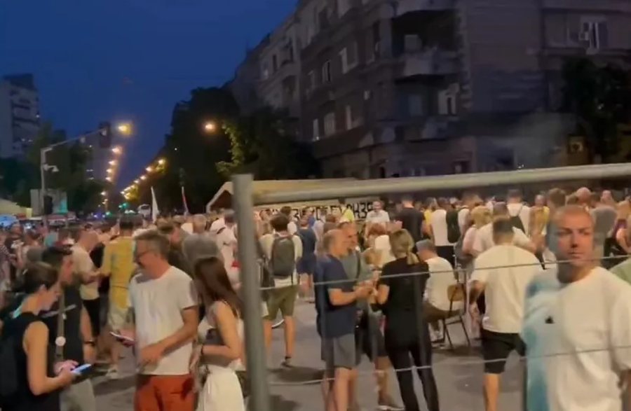 Protesta në Beograd, Aleksandar Ivanoviç: Regjimi mafioz do të