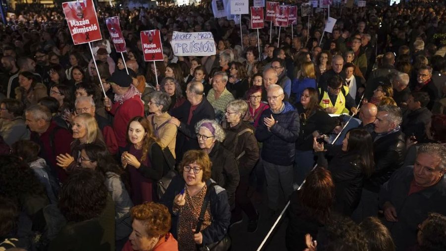 Disa muaj pas përmbytjeve vdekjeprurëse në Valencia, protestuesit