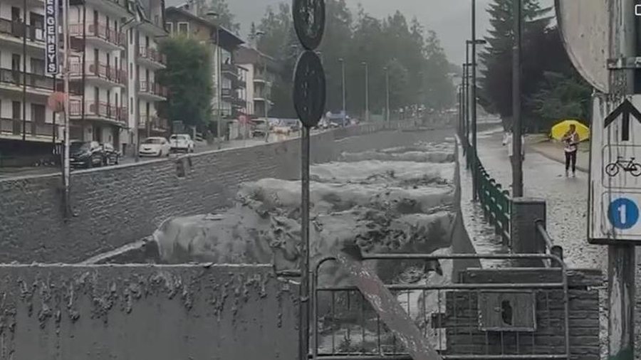 Një viktimë nga përmbytjet në Itali, bllokohen rrugët,