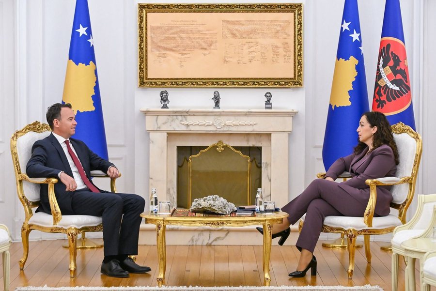 Osmani vijon takimet me liderët e partive për zgjidhjen e krizës