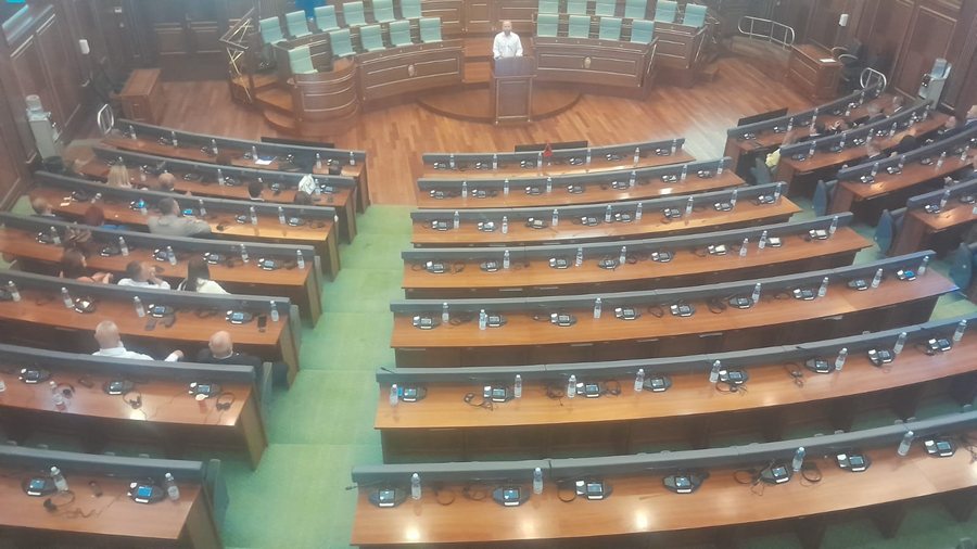 PDK, LDK e AAK nuk dalin nga salla pas ndërprerjes së seancës nga