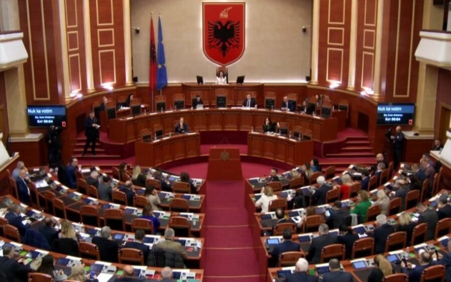 Ministri i Financave paraqet në Kuvend ndryshimet në buxhetin 2025, ja