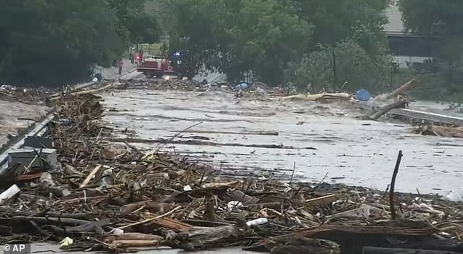 Disaster in Texas, at least 6 dead due to flooding