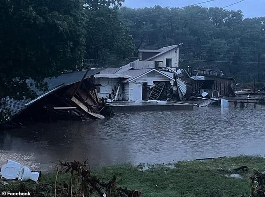 Disaster in Texas, at least 6 dead due to flooding