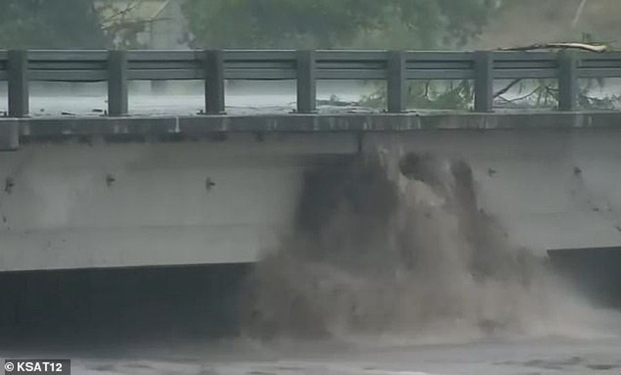Disaster in Texas, at least 6 dead due to flooding