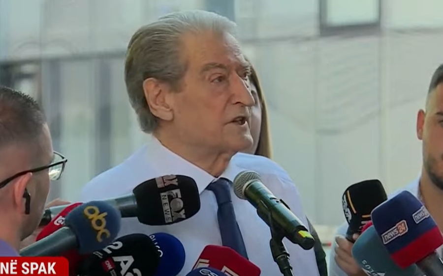 Berisha appears at SPAK, reads to the media the message he left there for Altin