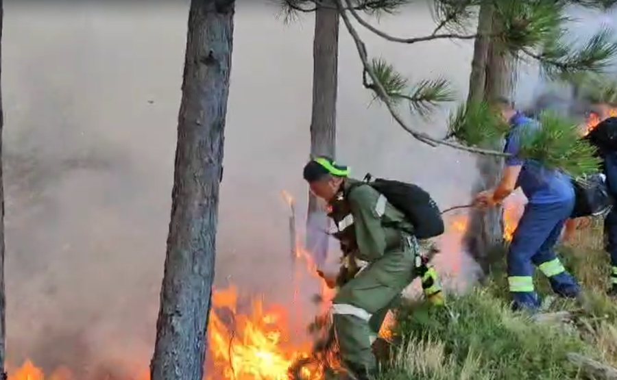 Edhe helikopteri “Cougar” dështoi, vijojnë flakët