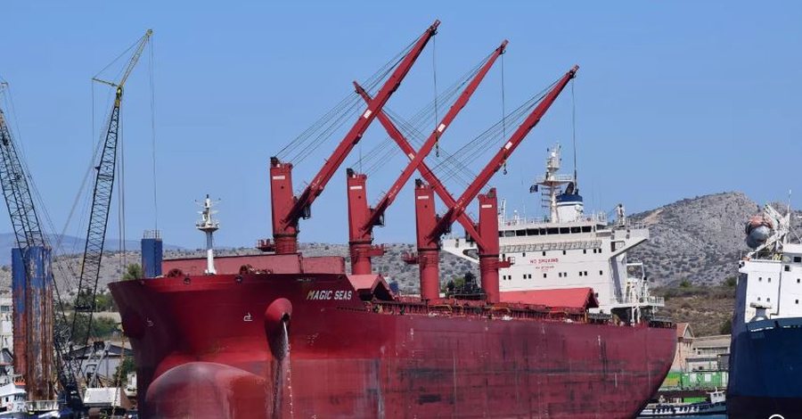 Rebelët Houthi sulmojnë anijen greke në Detin e Kuq, vrasin 3
