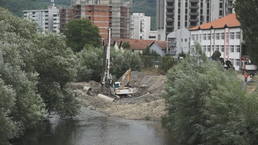 New bridges over Ibar, Mitrovica divided in two again: In the north they