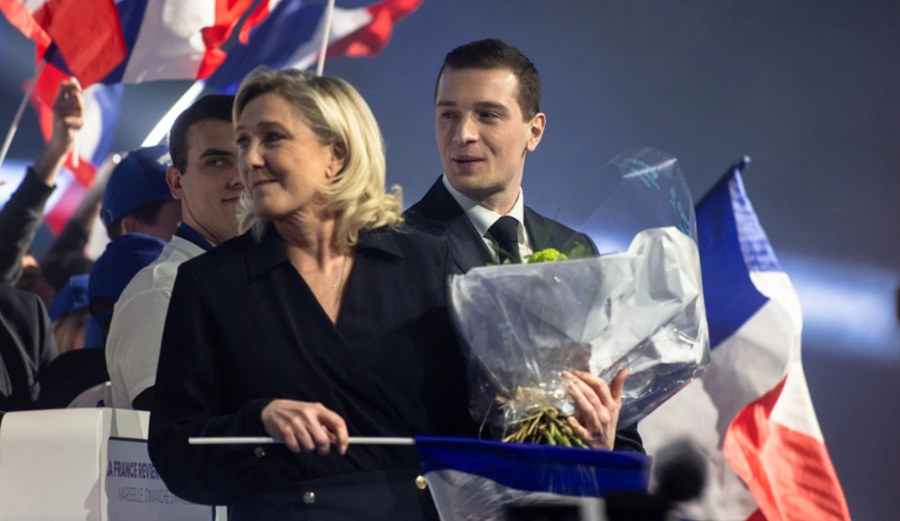 Policia franceze bastis zyrat e partisë së Le Pen
