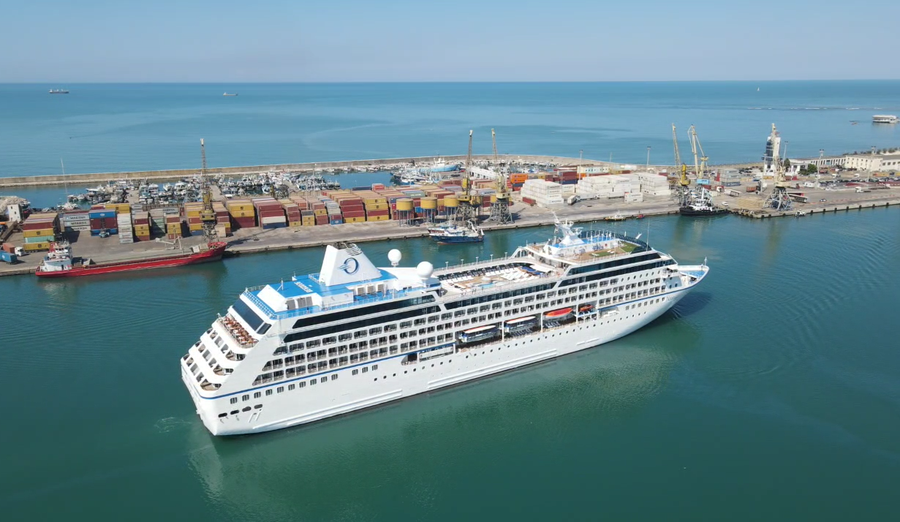 Giant cruise ship 'Nautica' lands in Durrës, brings 676 tourists