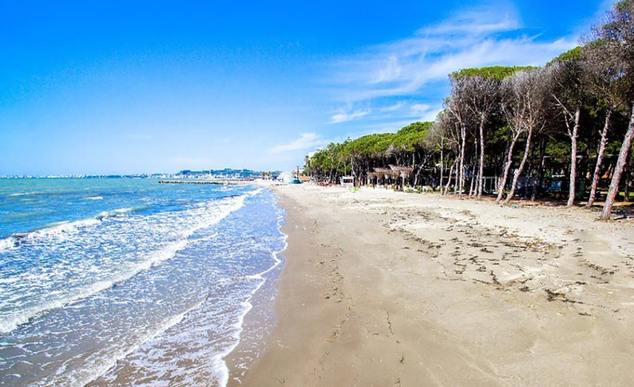 A 59-year-old man dies after entering the water on Qerret beach