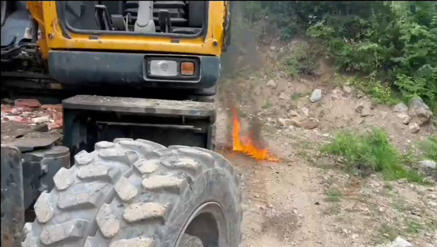 Hidhet molotov drejt fadromave në Theth