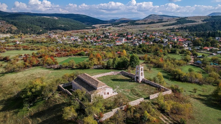 Ndërtim pa leje në Voskopojë, arrestohet 63-vjeçari.