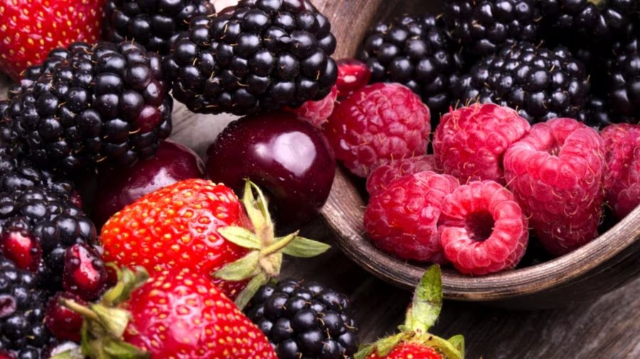 Zbulohet hepatiti A në fruta të ngrira të malit nga Serbia