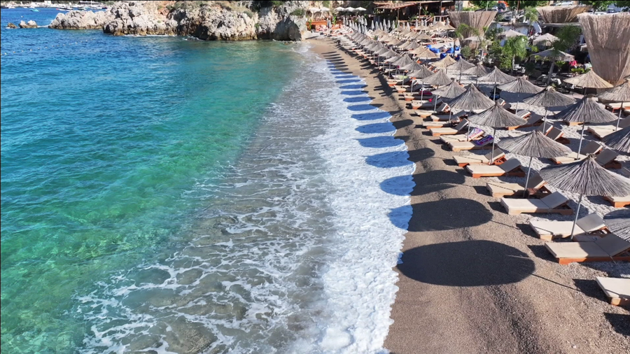 Himara – Aty ku deti flet me gurët e historisë dhe çdo