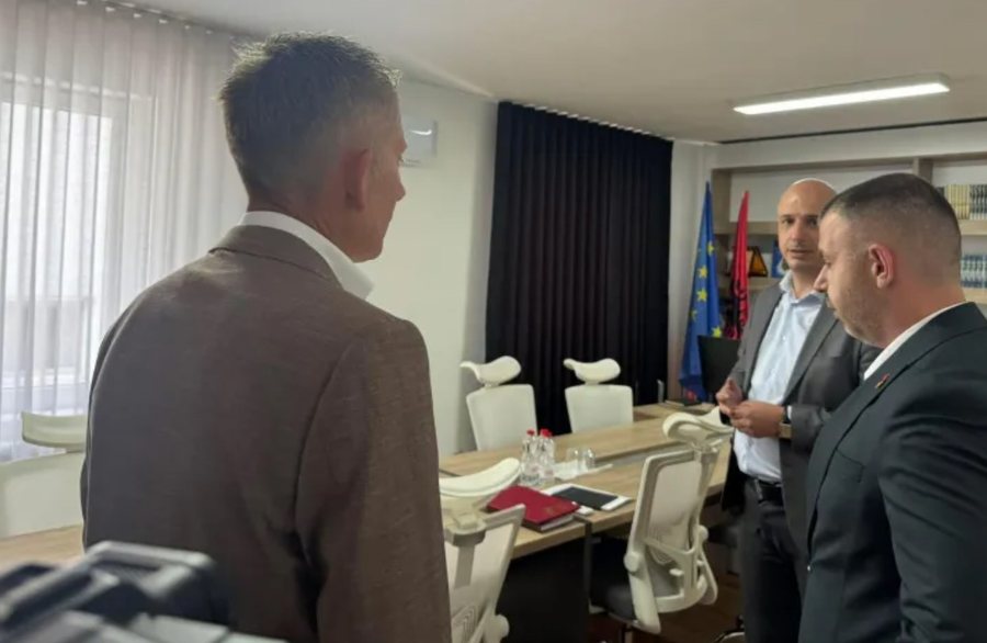 Zyrtarëve serbë i pengon flamuri kombëtar shqiptar në