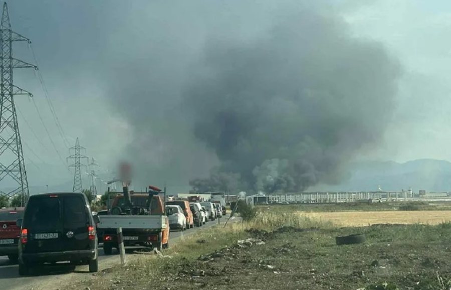 Depo ushqimore në Lipjan përfshihet nga zjarri, një