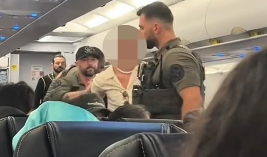Shakaja e adoleshentit për bombë tmerron pasagjerët në